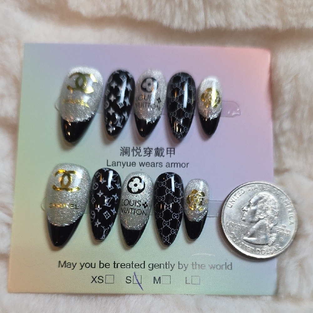 Luxury Black & Silver Designer-Inspired Press-On Nails - Picture 2 of 2